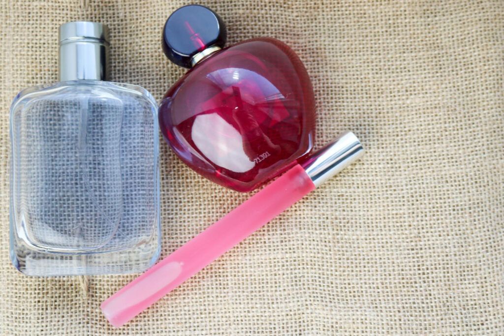 Parfum femei în forma: EDT,EDP, Parfum sau elixir.